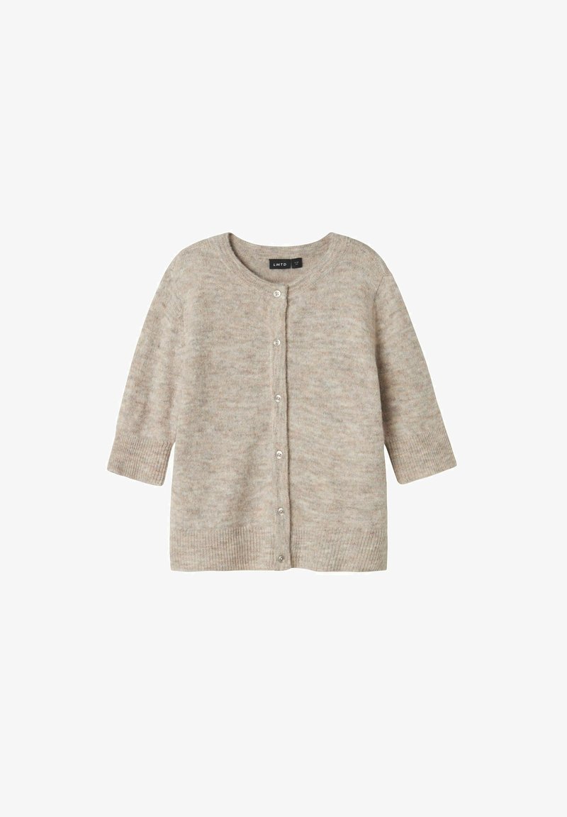 Cardigan en tricot beige avec col rond, manches longues et six boutons sur le devant, présenté sur un fond blanc uni.