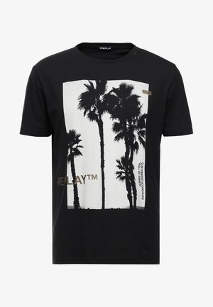 Camiseta negra con una estampación rectangular blanca de altas palmeras y el texto "REPLAY TM" y "CUSTOMIZED ICONS 1981" en la parte delantera.