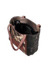 Sac fourre-tout noir et marron avec des matériaux texturés, présentant un motif géométrique, des poignées roses et une poche intérieure zippée.