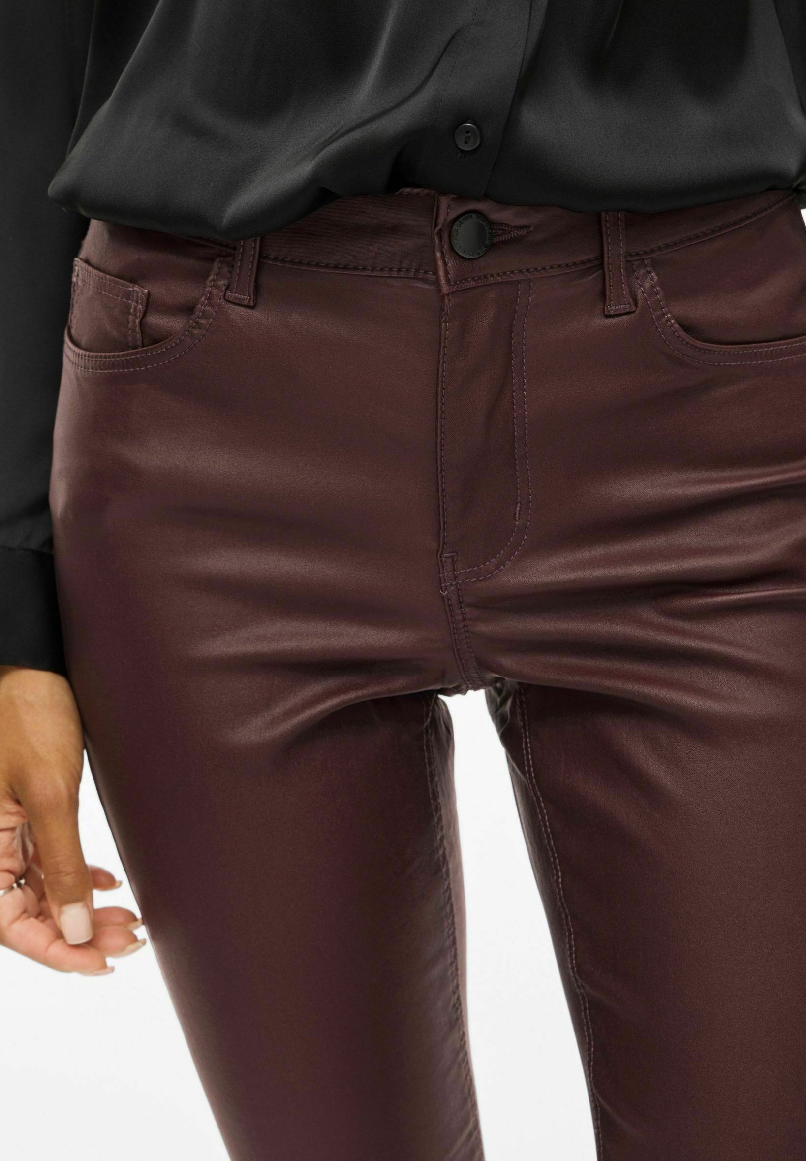 VILA Damen-Lederimitat-Hose – Ausgestellt, Stretch – Coated Look – Für Freizeit & Parties