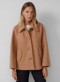 Cappotto in misto lana marrone con colletto, chiusura a bottoni e due tasche a toppa. Presenta maniche larghe e un tessuto testurizzato.