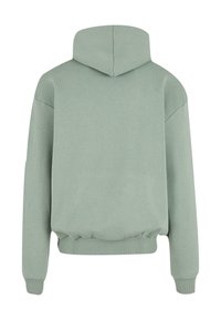 Mint zelena kapuca z kangaroo žepom, rebrastimi manšetami in obrobom. Ima podloženo kapuco in mehak tekstur, zasnovana za sproščen kroj.