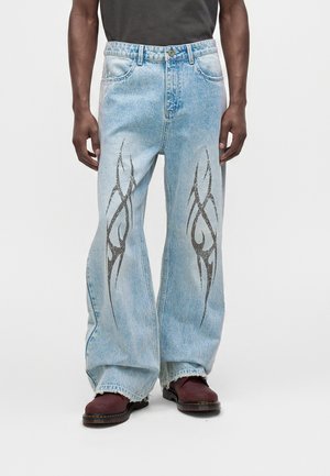 FAVELA, TRIBAL DISTRESSED PRINT - Дънки със свободна кройка - light blue