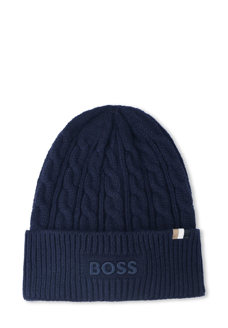 Berretto lavorato a maglia in blu navy scuro, con polsino a costine e design a treccia. Presenta un logo "BOSS" in rilievo sulla parte anteriore.