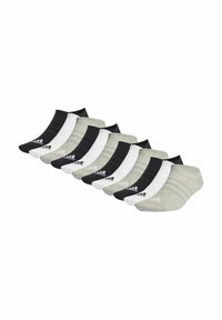 Diez pares de calcetines bajos en negro, blanco y gris, con colores sólidos y rayas sutiles, hechos de una tela suave y elástica.