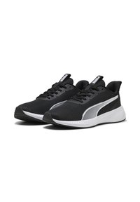 Adidași atletici negri cu un superior din plasă, având un accent de dungă albă, talpă texturată și design cu șireturi. Stil înalt pentru stabilitate.