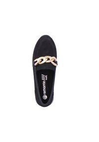 Chaussure noire à enfiler avec détail chaîne beige sur le dessus et semelle blanche rembourrée, marquée "remonte soft" à l’intérieur.