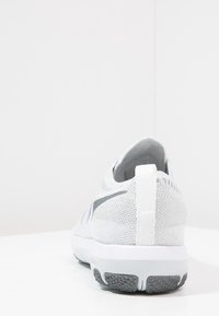 Nike Performance Scarpe da allenamento - white