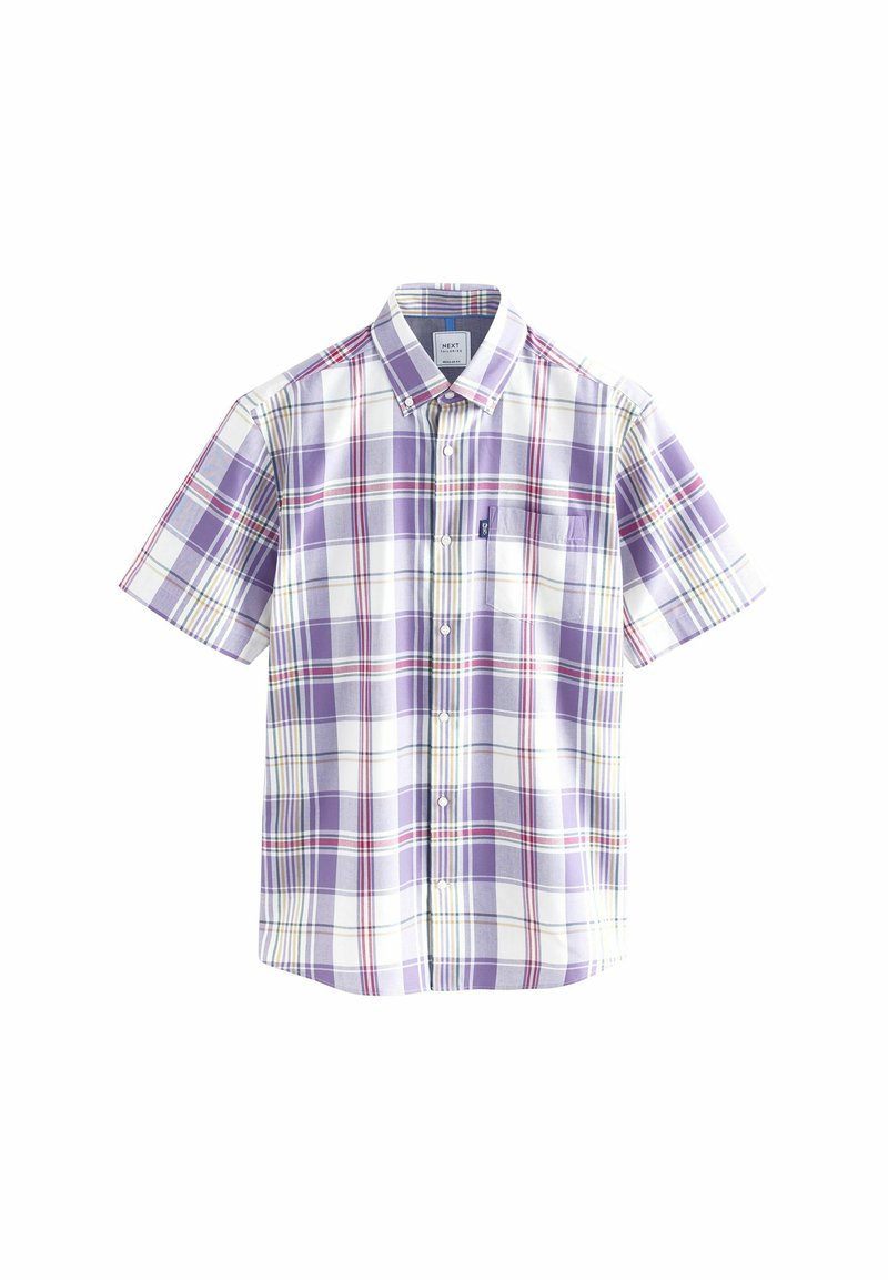 Kurzarmhemd mit einem lila, weißen und mehrfarbigen Karomuster. Verfügt über einen Button-Down-Kragen und eine einzelne Brusttasche.