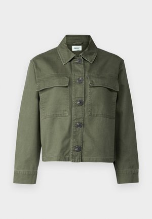 Oliivinvihreä farkkutakki, jossa on kaulus, etupainonappi kiinnitys ja kaksi rintataskua. Kankaan pinta on sileä ja se istuu hieman rakenteellisesti.