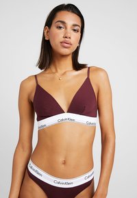 Calvin Klein Underwear UNLINED TRIANGLE ICON COTTON MODAL - Sutiã triangular - deep maroon/white