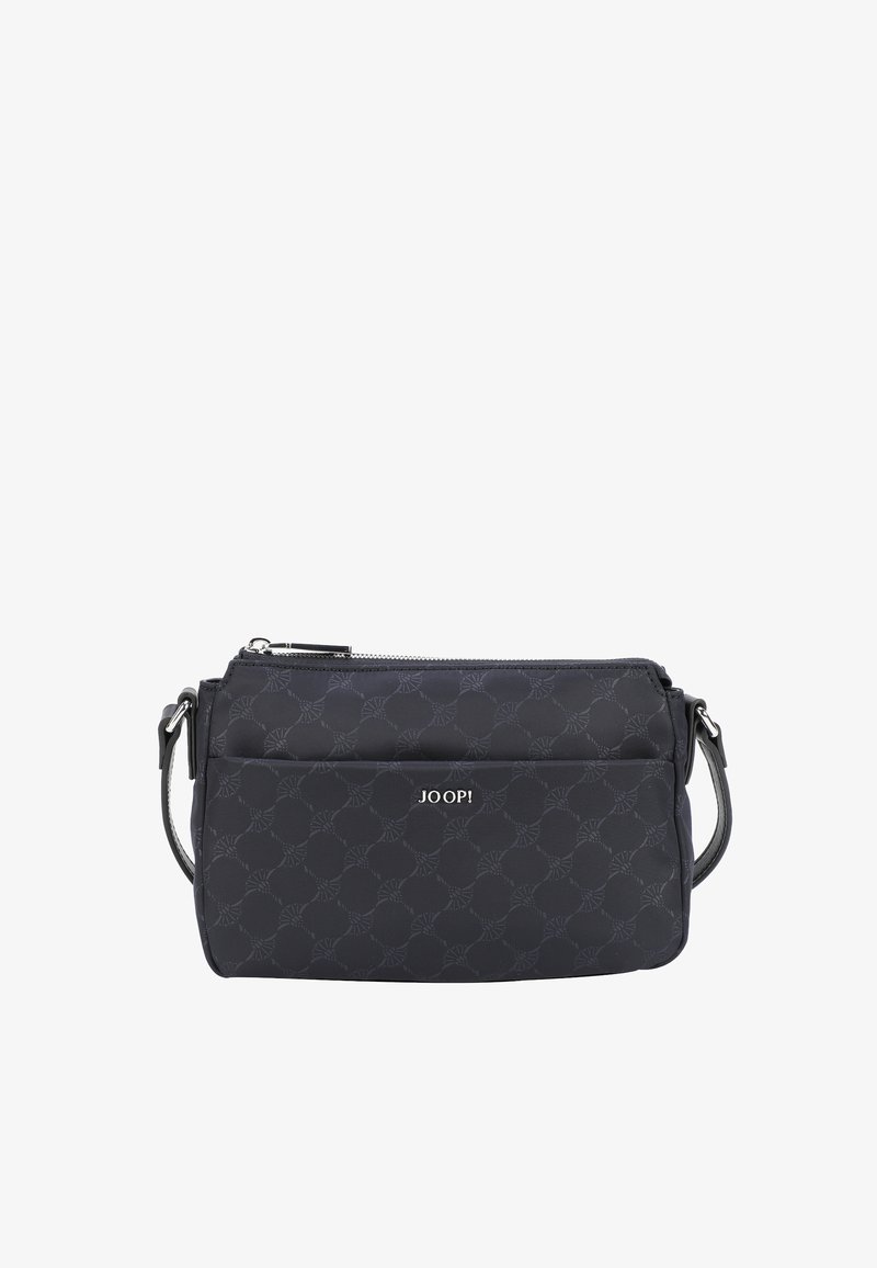 Svart mönstrad axelväska med dragkedja, har ett framfack, justerbar rem och präglad logotyp. Slätt, hållbart material.