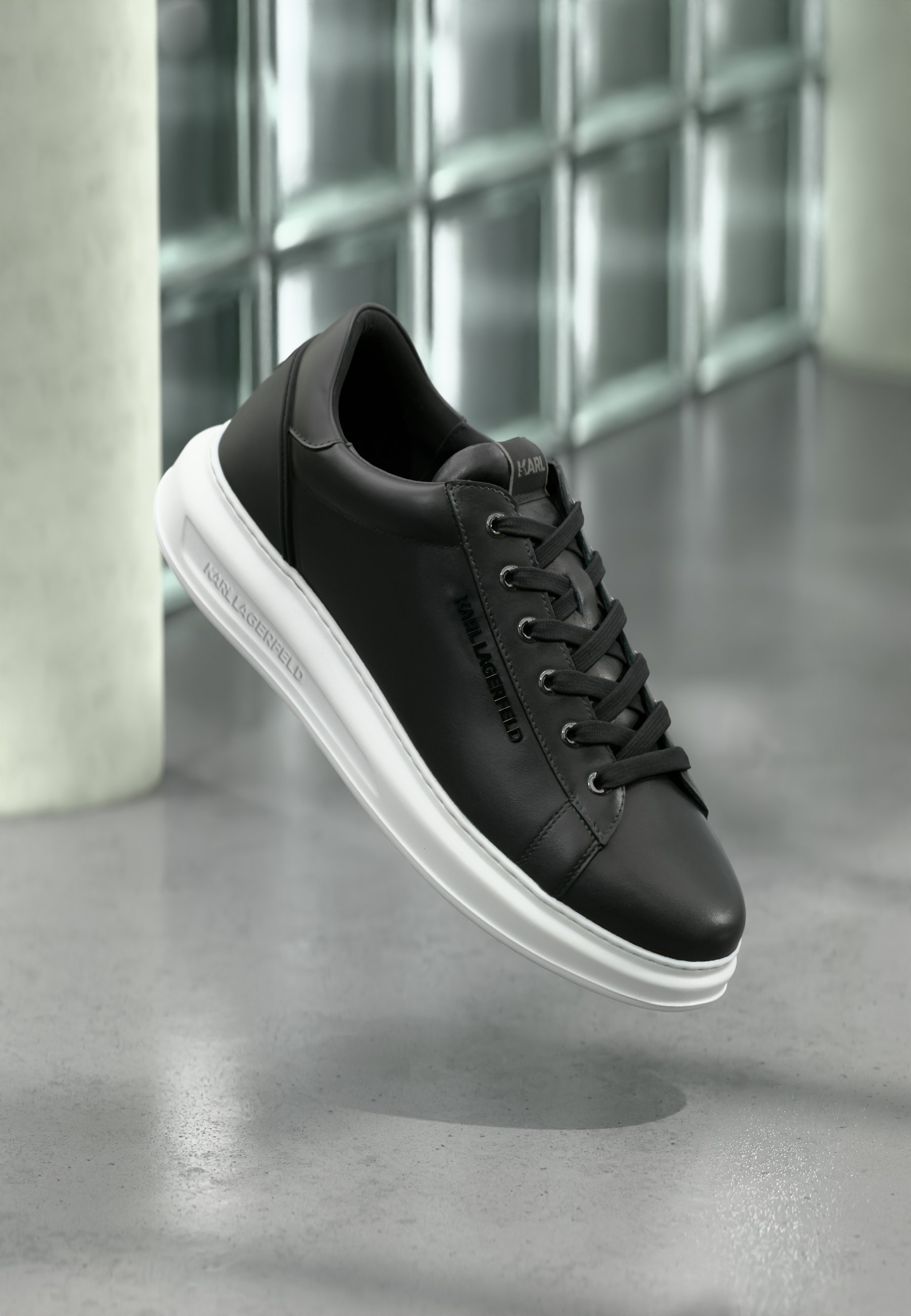 KARL LAGERFELD Herren Sneaker Aus Recyceltem Leder | Sägezahnsohle | Schlankes Low-Top Design | Vielseitig Kombinierbar