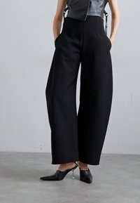 A.W.A.K.E. MODE ROUNDED TAILORED  - Nadrágok - black
