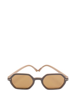 - Okulary przeciwsłoneczne