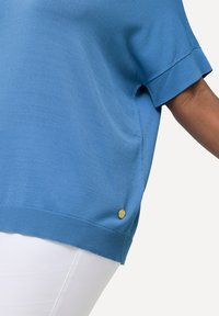 Ulla Popken SHORT SLEEVE - Jednoduché tričko - alpine blue