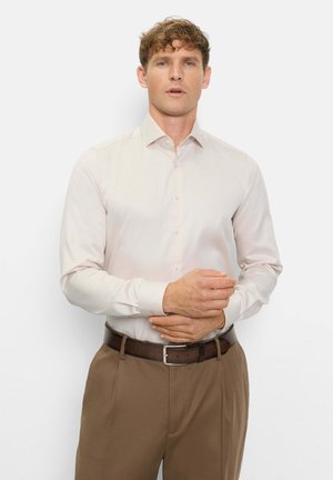 BODY FIT BUSINESS ROYAL KENT - Zakelijk overhemd - natur