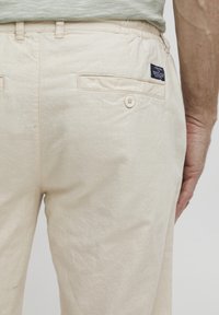 FQ1924 FQBENTE LINEN MIX - Chinos - almond milk