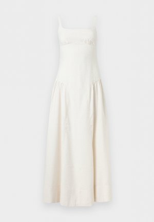 Bílé maxi šaty bez rukávů se čtvercovým výstřihem, přiléhavým živůtkem, nařaseným detailem v pase a splývavou sukní.