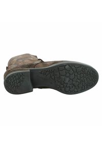 Stivale in pelle marrone con texture, superiore decorato e suola in gomma con design della battistrada, marchio "josef seibel" sul lato.