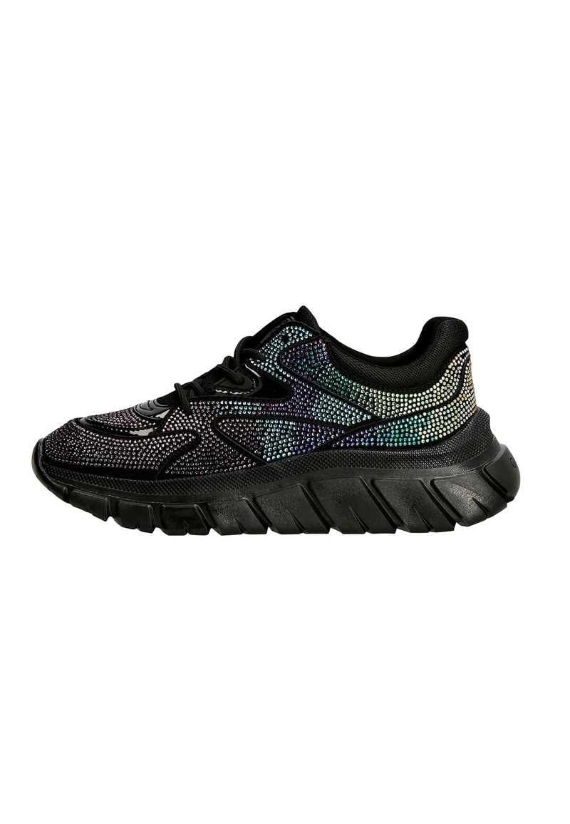 Schwarzer Sportschuh mit einer strukturierten Oberseite und bunten Strass-Akzenten, einer gepolsterten Sohle und eleganten Linien.