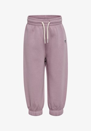 Lilla sweatpants med elastisk linning, hvid snøre, elastiske manchetter og et lille sort-hvidt broderet mærke på venstre lår.