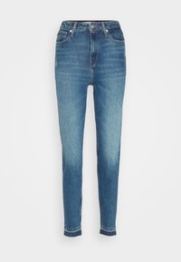 Jeans de mezclilla azul con un corte ajustado, cintura alta y un ligero desvanecido. Cuenta con un diseño clásico de cinco bolsillos y costuras visibles en los dobladillos.
