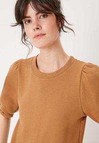 s.Oliver SHORT SLEEVE - T-shirt basic - sandstein