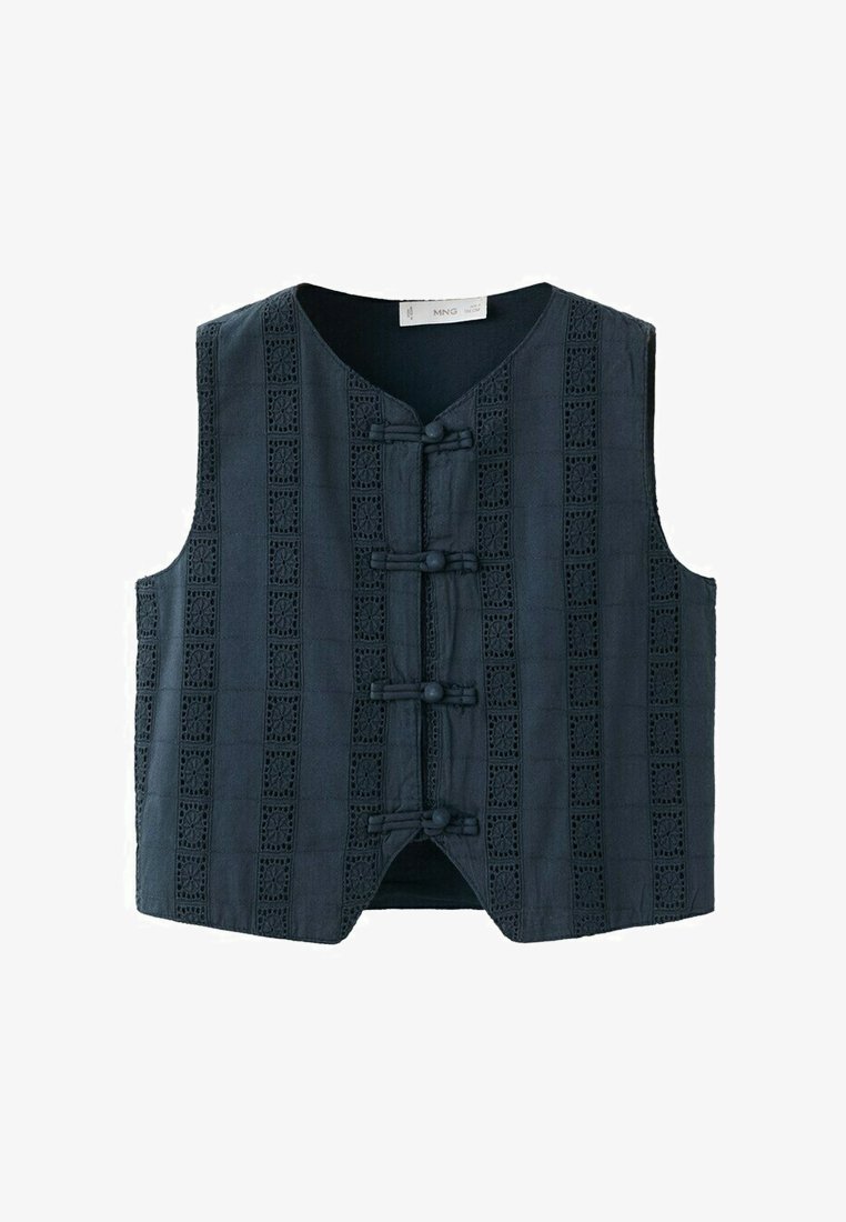 Veste noire sans manches avec panneaux en dentelle verticale, encolure ronde et quatre boutons en tissu sur le devant.