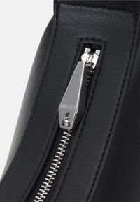 Patrizia Pepe HANDBAG - Håndveske - nero