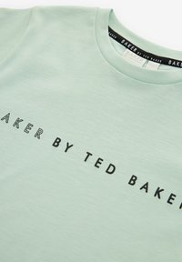 Baker by Ted Baker REGULAR FIT - Potiskana majica - green