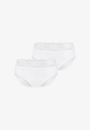 Twee witte damesonderbroeken met brede taillebanden van bloemenkant, afgebeeld tegen een eenvoudige witte achtergrond.