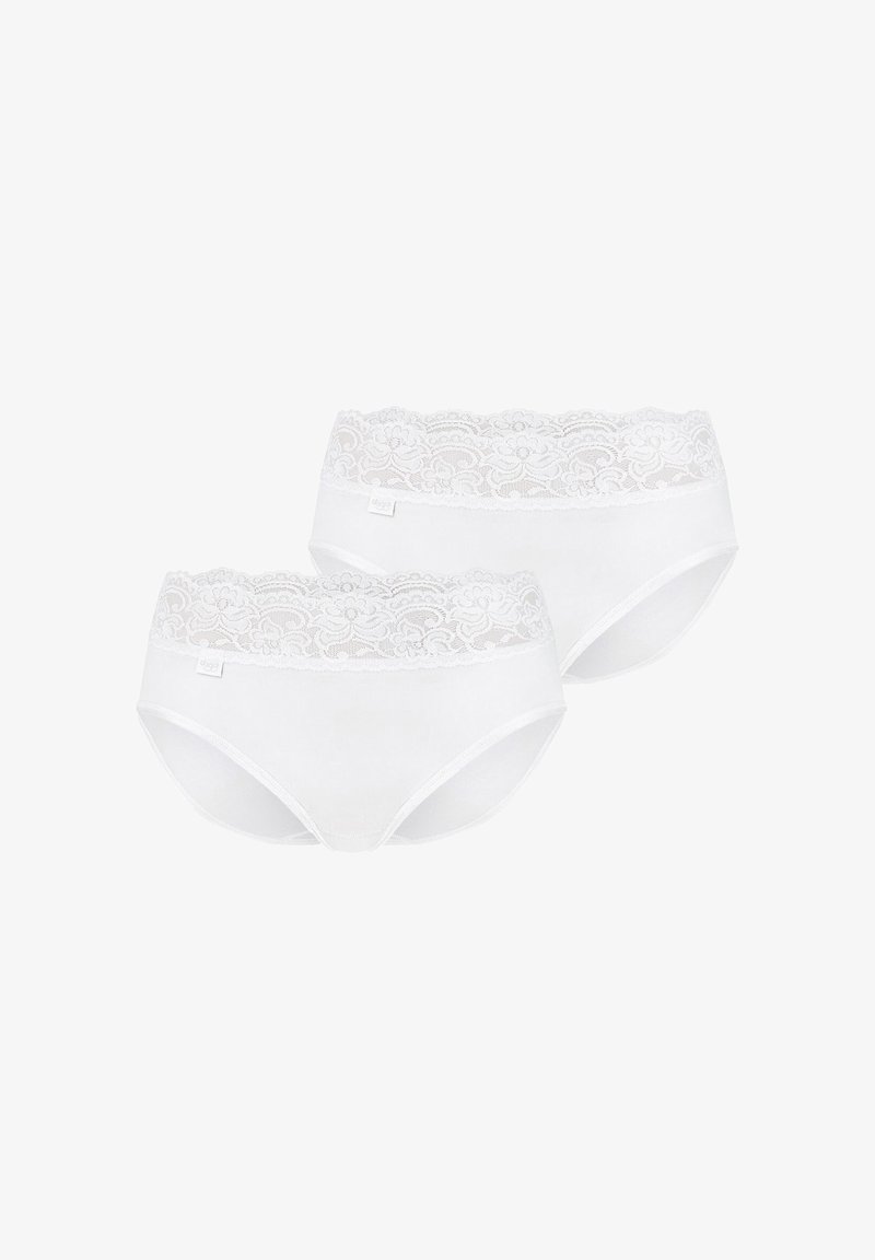 Deux slips blancs pour femmes avec des ceintures larges en dentelle florale, présentés sur un fond blanc uni.