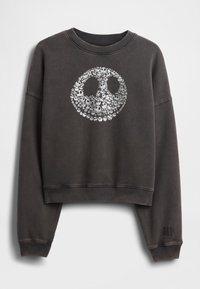 Tmavě šedá zkrácená mikina s grafickým motivem stříbrného znaku míru tvořeného malými lebkami. Má žebrované manžety a výstřih. Na rukávu je značka GAP.