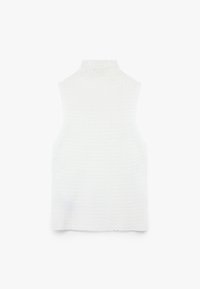 Vit ärmlös topp med hög krage, med ett strukturerat mönster och rak skärning vid fållen, tillverkad av ett lätt material.