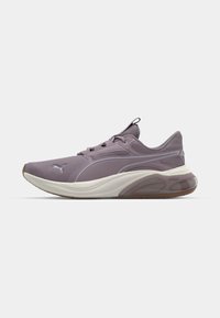 Scarpe da ginnastica viola con tomaia in rete, suola in gomma e soletta ammortizzata. Le caratteristiche includono lacci e un pannello laterale traslucido.