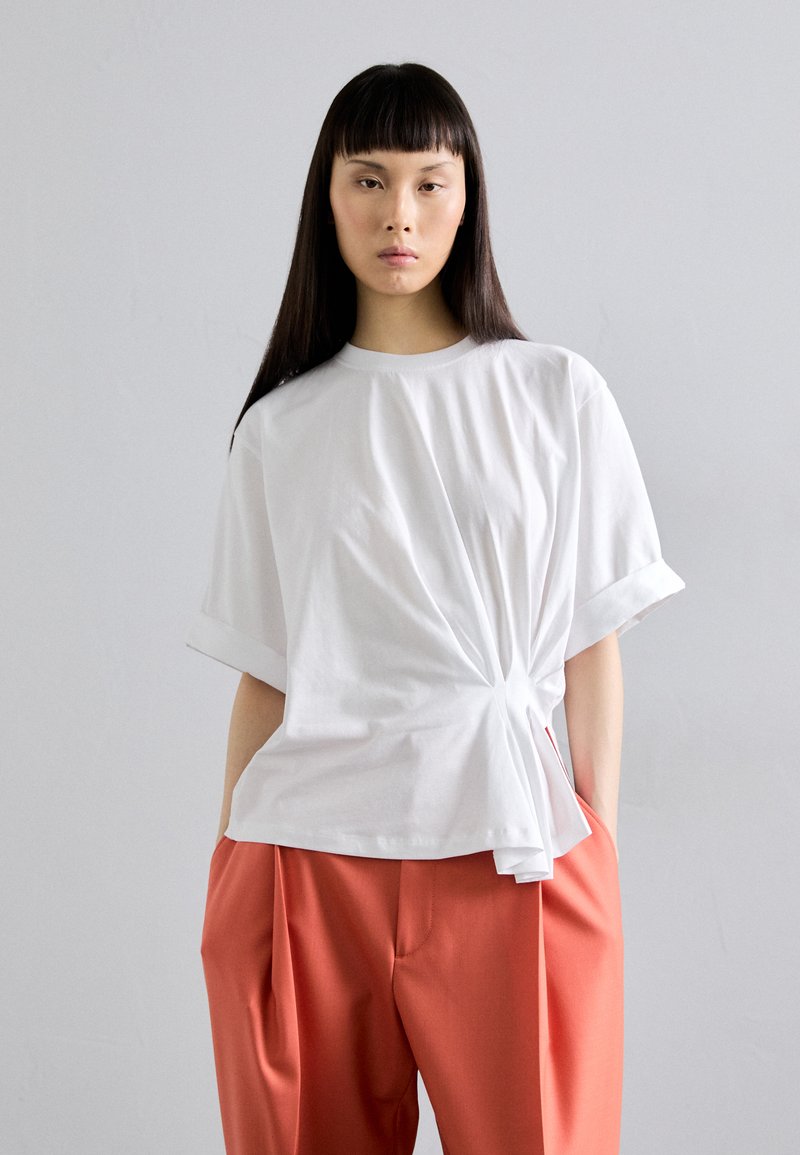 Victoria Beckham - GATHER DETAIL TEE - Basic T-shirt - white, Enlarge