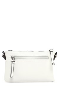 Valkoinen nahkainen clutch-laukku, jossa on teksturoitu pinta, musta vetoketju ja etuvetoketjullinen tasku. Sisältää irrotettavan hihnan ja minimalisen muotoilun.