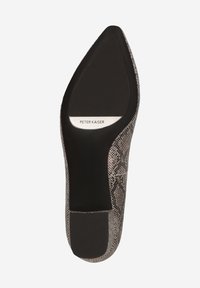 Escarpin à bout pointu avec un extérieur en imprimé serpent beige et marron texturé. Semelle en caoutchouc noire avec logo en relief.