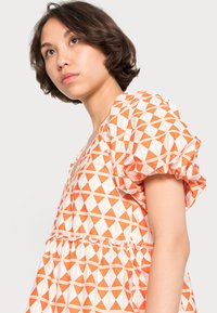 Glamorous V NECK DRESS - Cocktailjurk - orange diamond