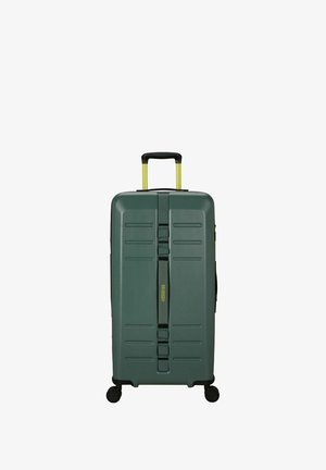 Valise rigide de couleur vert mat, avec une surface texturée, une poignée rétractable jaune et des roues multidirectionnelles pour une maniabilité aisée.