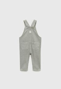 Sive jeans kombinezoni z nastavljivimi naramnicami, dvema sprednjima žeppoma in dvema zadnjima žeppoma. Ravna sprednja zasnova z udobnim krojem.