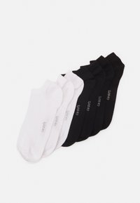 Sei paia di calzini a taglio basso in bianco e nero, con una consistenza morbida e polsini elasticizzati, con il logo "casual" stampato di lato.