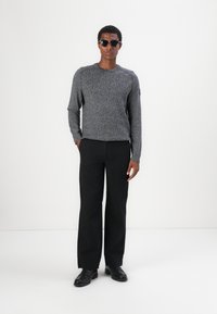 TOM TAILOR STRUCTURED MULTICOLOR CREW NECK  - Vesta - navy/multi coloured