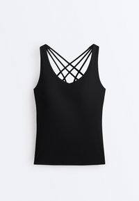 Schwarzes ärmelloses Tanktop mit tiefem Ausschnitt und mehreren gekreuzten Trägern am Rücken vor einem einfarbigen weißen Hintergrund.