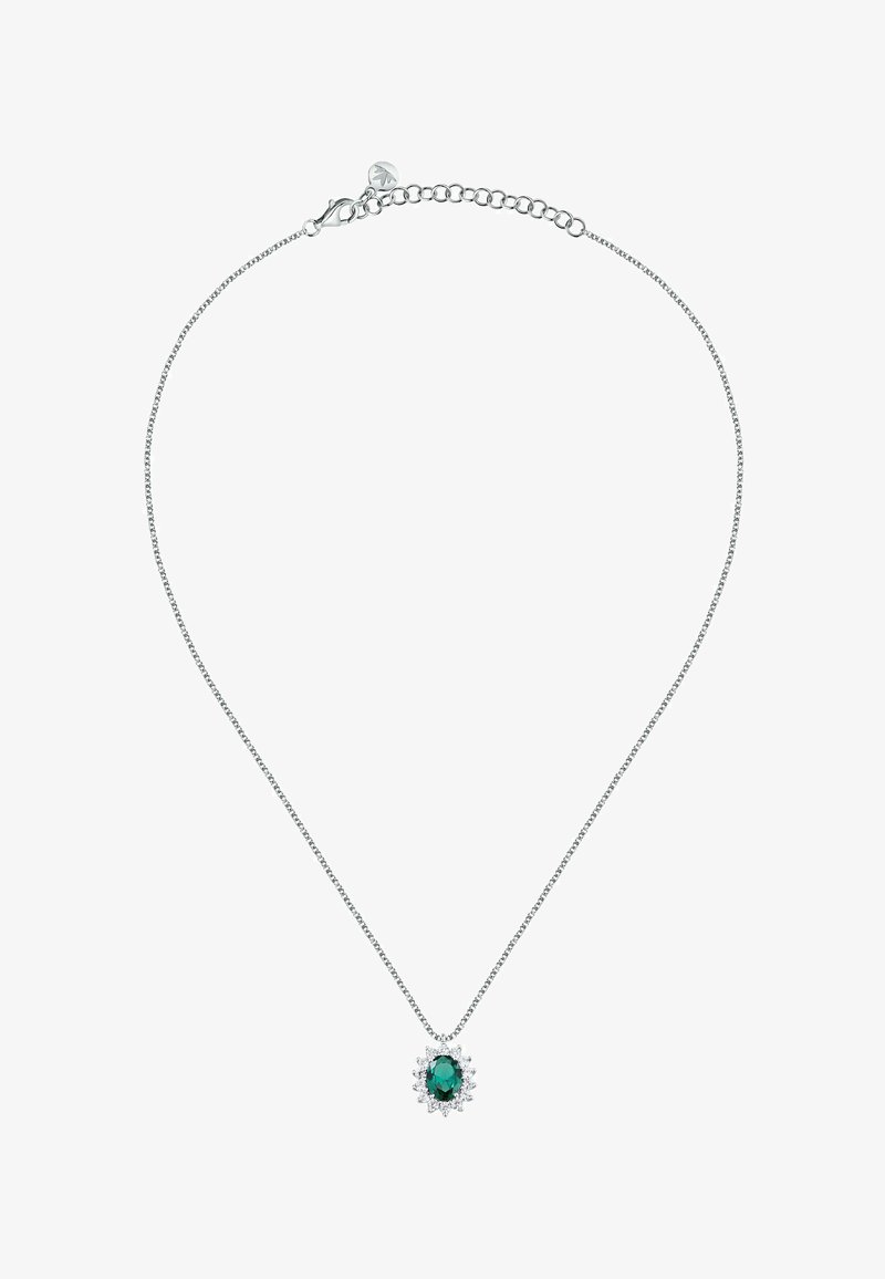 Silberne Halskette mit einem ovalen grünen Edelstein, umgeben von kleinen klaren Steinen, mit feiner Kette und verstellbarem Verschluss.