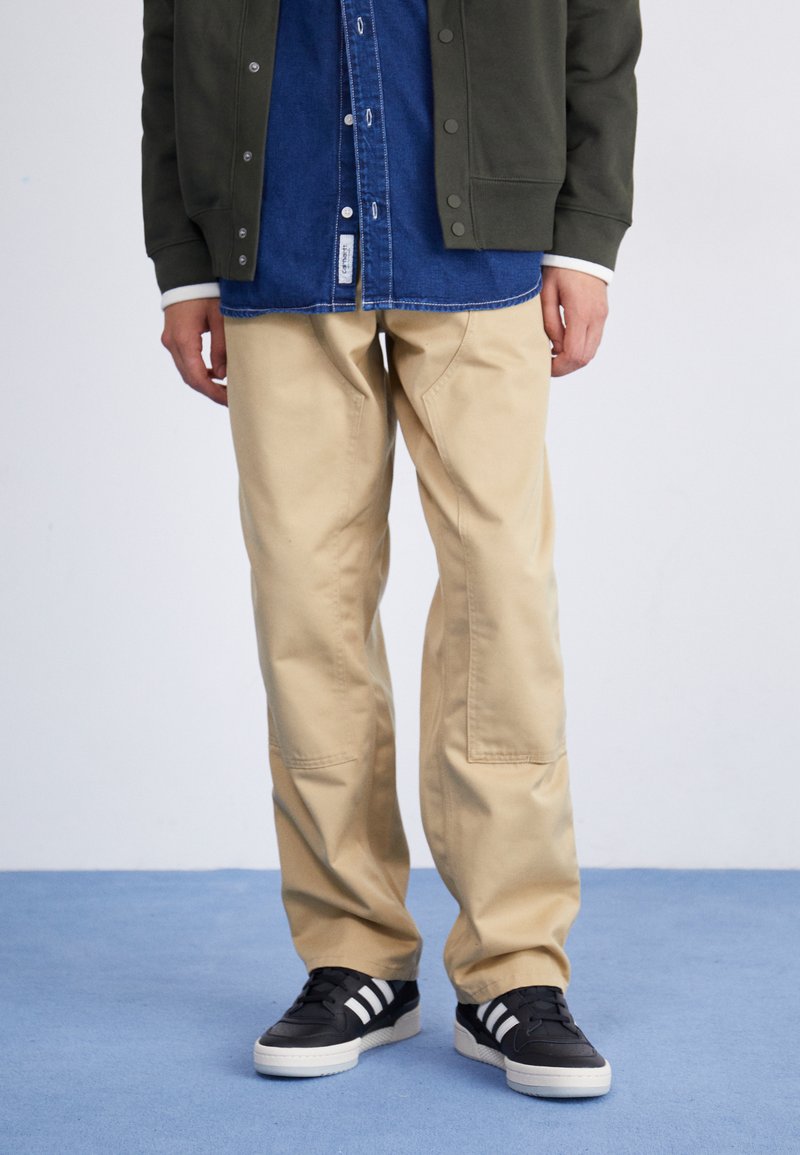Carhartt WIP DOUBLE KNEE PANT - Bukser - sable