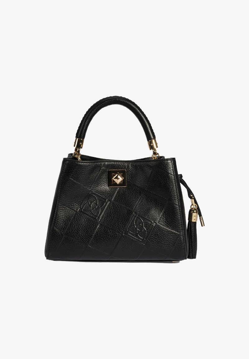 Zwarte leren handtas met een quilted ontwerp, gouden accenten en een gestructureerde handgreep. Het heeft een decoratieve vierkante logo en een kwastdetail.