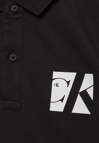 Calvin Klein Jeans BLOCK MONOGRAM - Poloshirt - ck black
