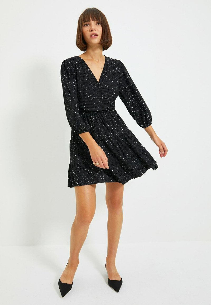 Trendyol Jurk zwart Trendyol Jurk zwart